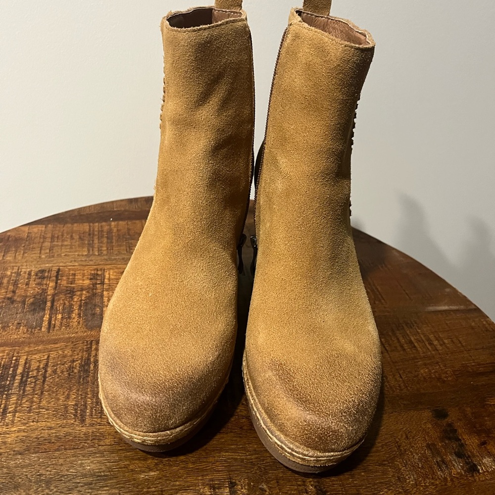 Antelope Light Brown Leather Footwear